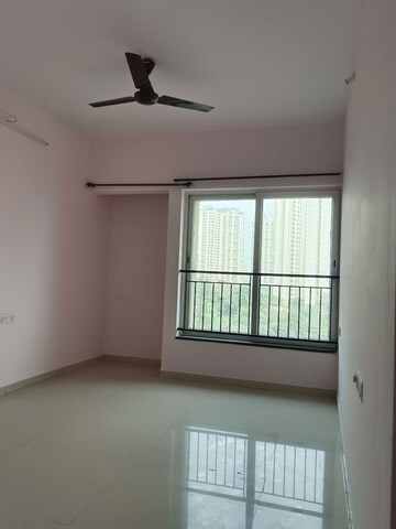 Room in 2 BHK Apartment at Rustomjee Urbania Azziano, Thane West – for Rent