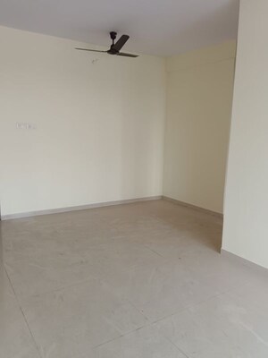 2 BHK Apartment For Rent in Rustomjee Urbania Azziano, Thane West