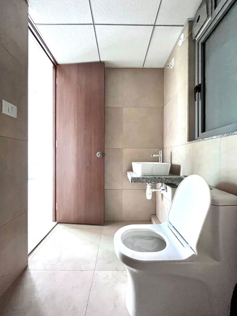 Bathroom, kalpataru-immensa 2 Bedroom 850 Sq.Ft. Apartment In Kolshet Road Thane 10001646