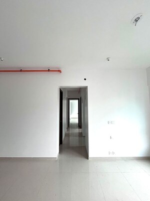 Room in 2 BHK Apartment at Kalpataru Immensa, Kolshet Road – for Sale