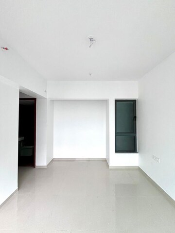 Room in 2 BHK Apartment at Kalpataru Immensa, Kolshet Road – for Sale