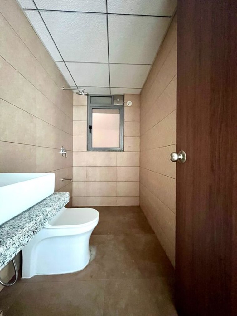 Bathroom, kalpataru-immensa 2 Bedroom 850 Sq.Ft. Apartment In Kolshet Road Thane 10001646