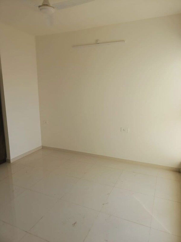 Room, godrej-emerald 1.5 Bedroom 570 Sq.Ft. Apartment In Ghodbunder Road Thane 10001907