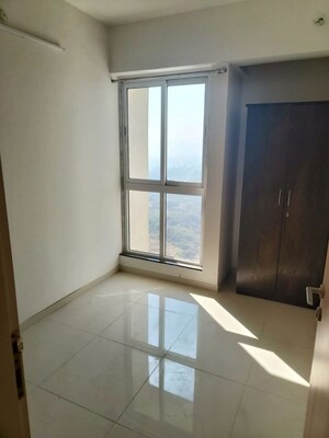 Room in 1.5 BHK Apartment at Godrej Emerald, Ghodbunder Road – for Rent