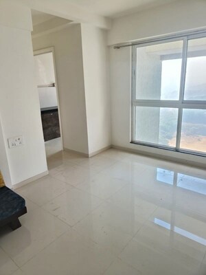 Room in 1.5 BHK Apartment at Godrej Emerald, Ghodbunder Road – for Rent