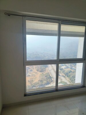 Room in 1.5 BHK Apartment at Godrej Emerald, Ghodbunder Road – for Rent