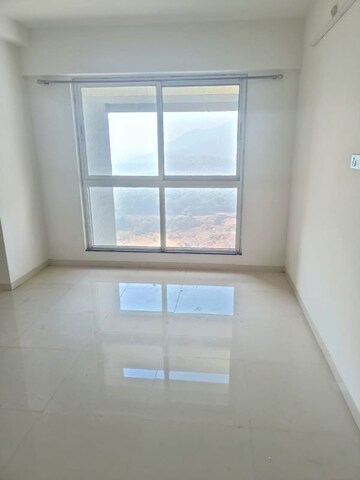 Room in 1.5 BHK Apartment at Godrej Emerald, Ghodbunder Road – for Rent