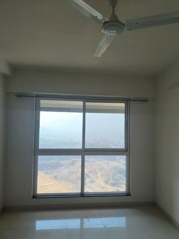 Room in 1.5 BHK Apartment at Godrej Emerald, Ghodbunder Road – for Rent