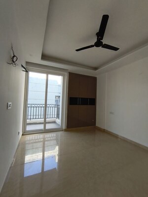 Room in 3 BHK Builder Floor at Roseate Homes, Ghazipur – for Rent