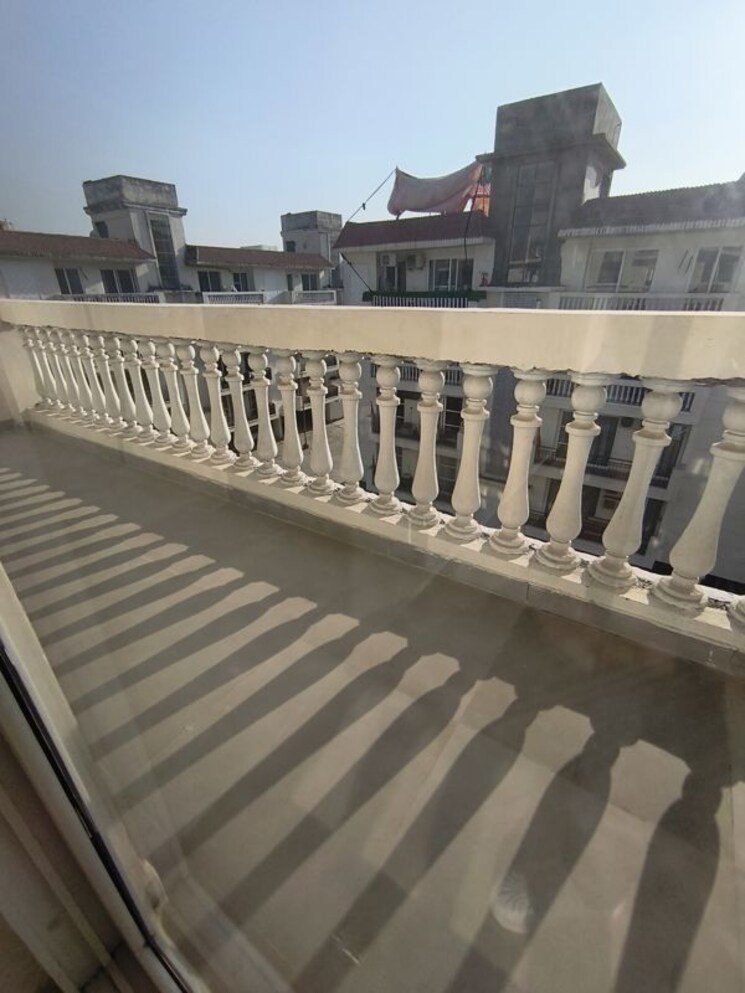 Balcony, roseate-homes 3 Bedroom 1850 Sq.Ft. Builder Floor In Ghazipur Zirakpur 9592203