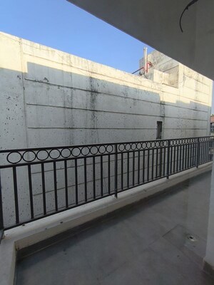 Balcony in 3 BHK Builder Floor at Roseate Homes, Ghazipur – for Rent