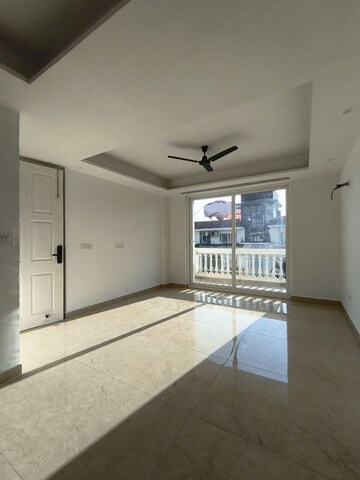 Room in 3 BHK Builder Floor at Roseate Homes, Ghazipur – for Rent