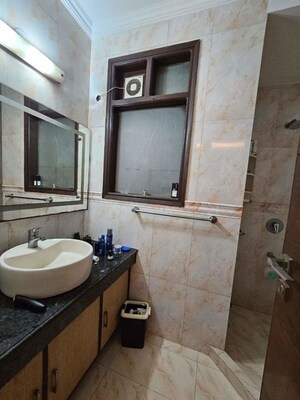 Kitchen in 3 BHK Builder Floor at Ardee Mall, Sector 52 – for Rent