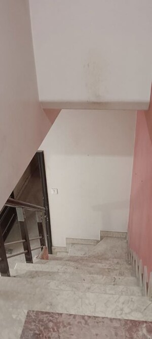 Furnished Amenities in 4 BHK Builder Floor at Alaknanda – for Rent