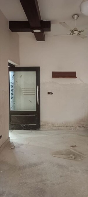 Room in 4 BHK Builder Floor at Alaknanda – for Rent