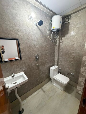 Bathroom in 1 RK Builder Floor at Saurabh Niwas, Sector 40 – for Rent