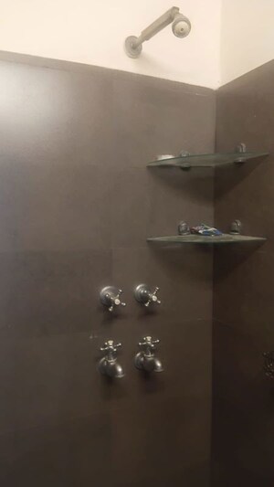 Furnished Amenities in 2 BHK Builder Floor at East Of Kailash – for Rent