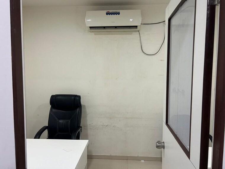 Kitchen, alkapuri Commercial Office Space 300 Sq.Ft. In Alkapuri Vadodara 10001994