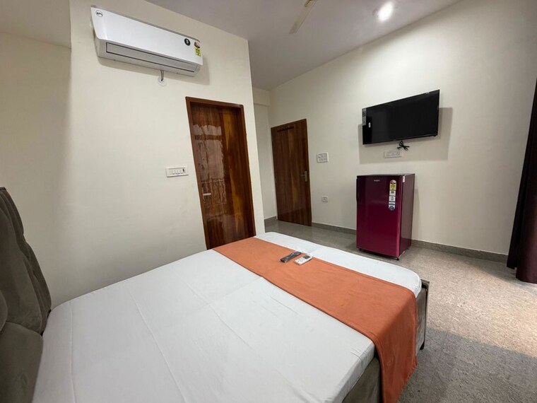 Bedroom, unitech-rakshak 1 RK 220 Sq.Ft. Builder Floor In Sector 41 Gurgaon 10001996
