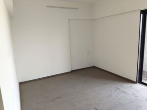 Room in 3 BHK Apartment at Hubtown Hillcrest, Andheri East – for Rent