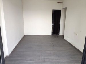 Room in 3 BHK Apartment at Hubtown Hillcrest, Andheri East – for Rent