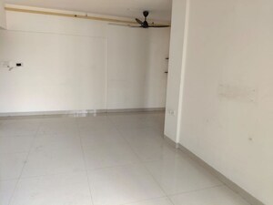 Room in 3 BHK Apartment at Hubtown Hillcrest, Andheri East – for Rent