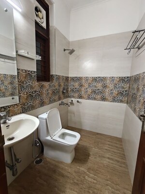 Kitchen in 2.5 BHK Apartment at Ansal Sushant Lok I, Sector 43 – for Rent