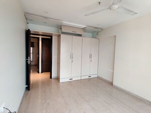 Room in 3 BHK Apartment at Bandra West – for Sale