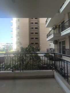 3 BHK + Pooja Room Apartment For Rent in La Parisian