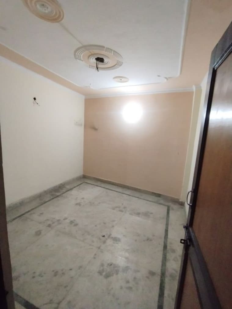Room, uttam nagar 1.5 Bedroom 50 Sq.Yd. Builder Floor In Uttam Nagar Delhi 10002056
