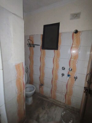 Furnished Amenities in 1.5 BHK Builder Floor at Uttam Nagar – for Sale