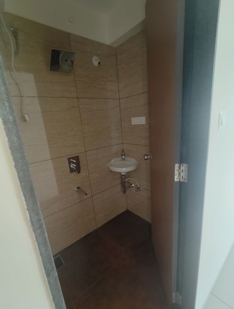 Bathroom, chandak-34-park-estate 2 Bedroom 617 Sq.Ft. Apartment In Goregaon West Mumbai 10002066