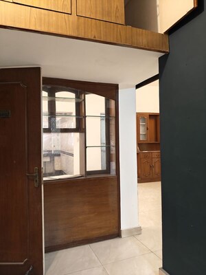 Room in 2.5 BHK Apartment at Vasant Kunj – for Rent