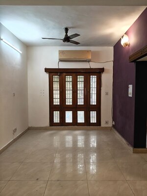 Room in 2.5 BHK Apartment at Vasant Kunj – for Rent