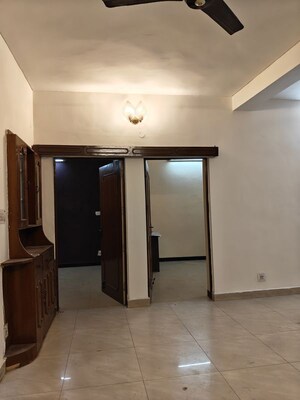 Room in 2.5 BHK Apartment at Vasant Kunj – for Rent