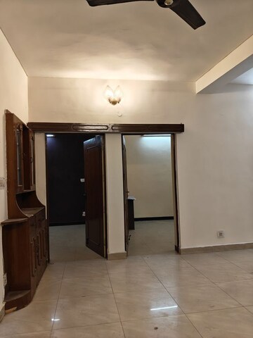 Room in 2.5 BHK Apartment at Vasant Kunj – for Rent