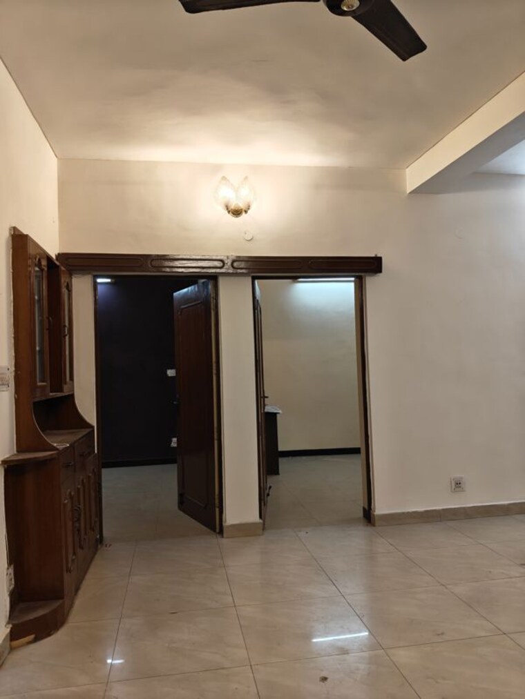 Room, vasant kunj 2.5 Bedroom 1100 Sq.Ft. Apartment In Vasant Kunj Delhi 10002091