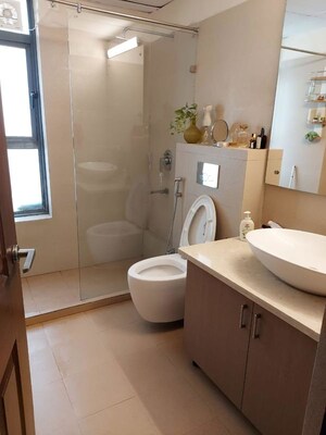 Master Bedroom in 3 BHK Apartment at Orchid Petals, Sector 49 – for Rent