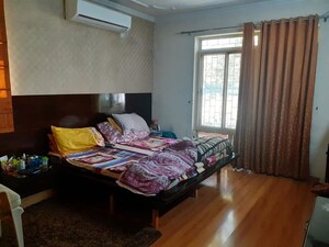 Bedroom in 3 BHK Apartment at Orchid Petals, Sector 49 – for Rent