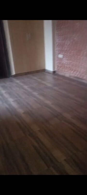 Room in 3 BHK Apartment at Hawelia Valencia Square, Sector 1 Greater Noida – for Rent