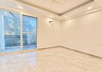 Room in 3 BHK Builder Floor at Saket – for Rent