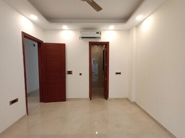 Room in 3 BHK Builder Floor at Saket – for Rent