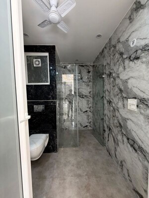 Building Lobby in 4 BHK Builder Floor at VP Floors, Sainik Colony – for Sale