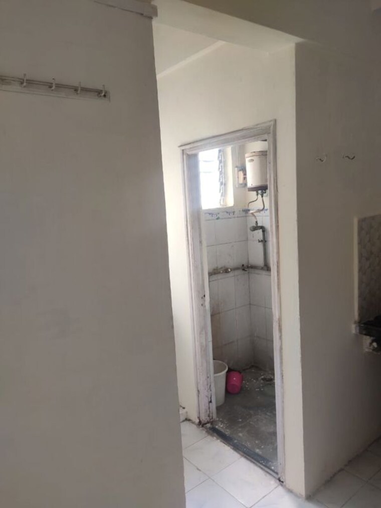 Bathroom, kurla west 1 Bedroom 300 Sq.Ft. Apartment In Kurla West Mumbai 10002190