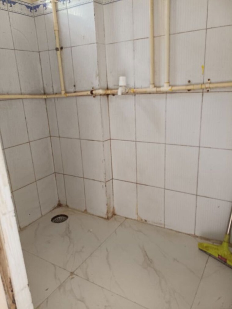 Bathroom, kurla west 1 Bedroom 300 Sq.Ft. Apartment In Kurla West Mumbai 10002190