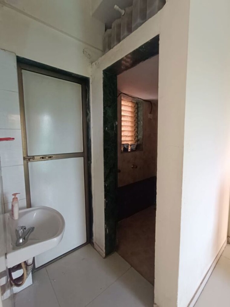Bathroom, tarangan-complex 1 Bedroom 650 Sq.Ft. Apartment In Kalyan West Thane 9713746