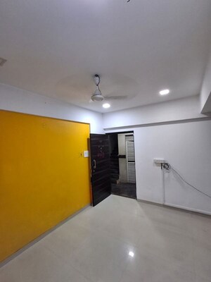 Room in 1 BHK Apartment at Kurla East – for Rent