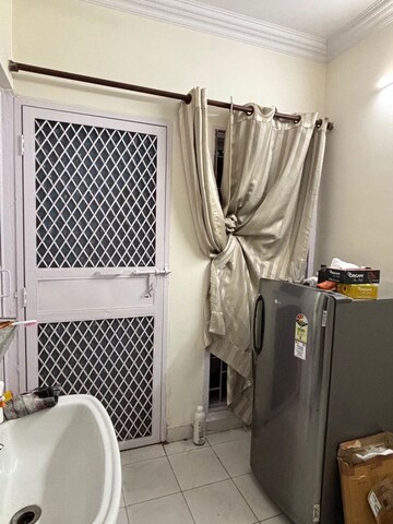 Attached Bathroom in 1 BHK Apartment at Vasant Kunj – for Rent