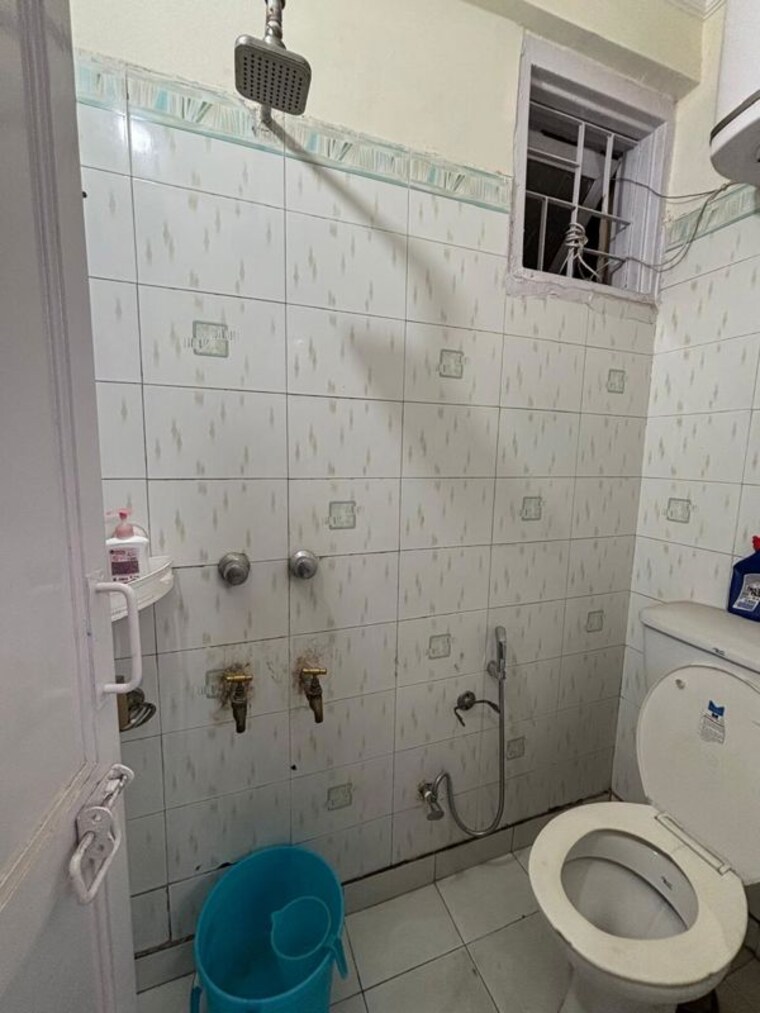 Bathroom, vasant kunj 1 Bedroom 550 Sq.Ft. Apartment In Vasant Kunj Delhi 10002218