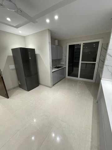 Room in 3 BHK Apartment at Sushant Lok 3, Sector 57 – for Rent